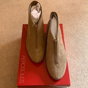 🍁 Aerosoles allowance suede booties 🍂